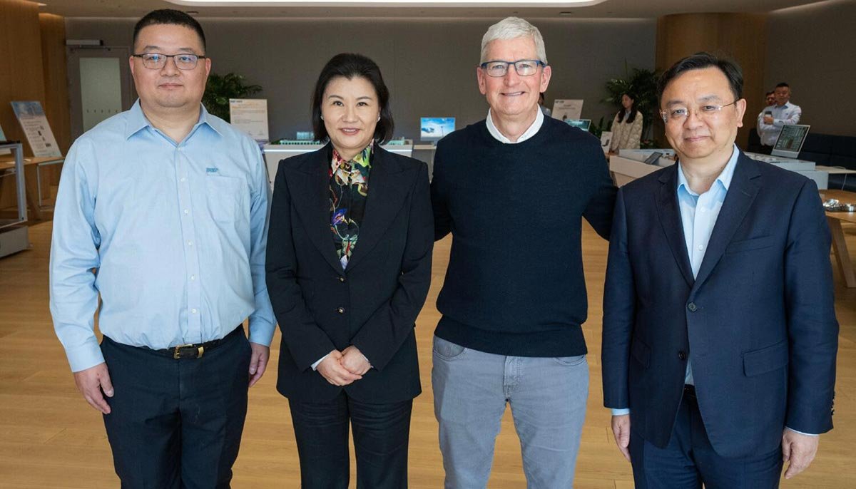 O presidente da BYD, Wang Chuanfu, encontra-se com o CEO da Apple, Tim Cook, em Xangai