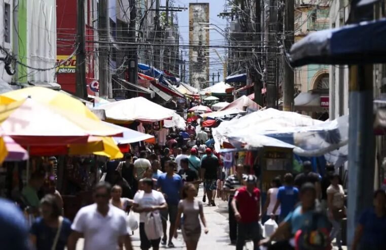 Desemprego cai no AM e acompanha tendência de melhora no Norte, diz IBGE