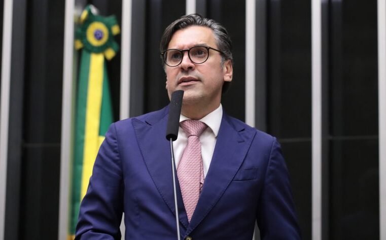 Fundo eleitoral de 2026 sobe de R$ 1 bilhão para R$ 4,9 bilhões após decisão do Congresso