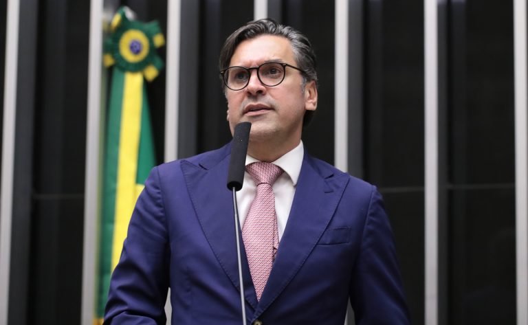 Fundo eleitoral de 2026 sobe de R$ 1 bilhão para R$ 4,9 bilhões após decisão do Congresso