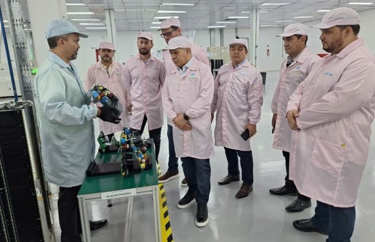 Suframa visita fábrica da Livoltek Power Brasil