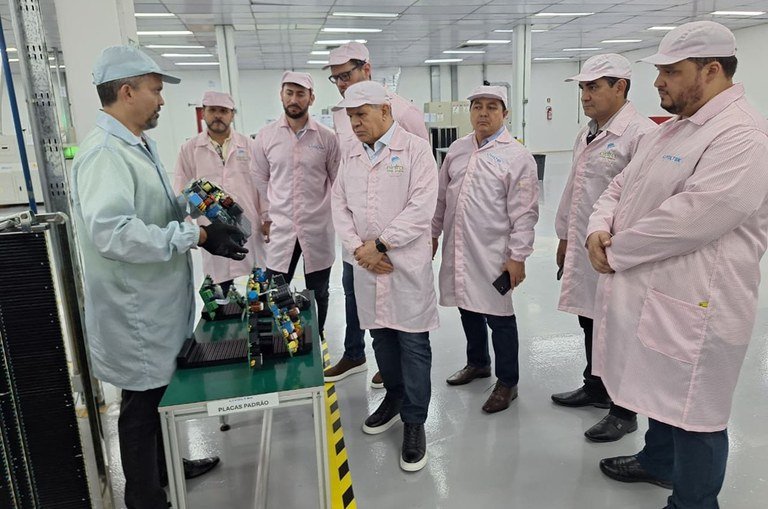 Suframa visita fábrica da Livoltek Power Brasil